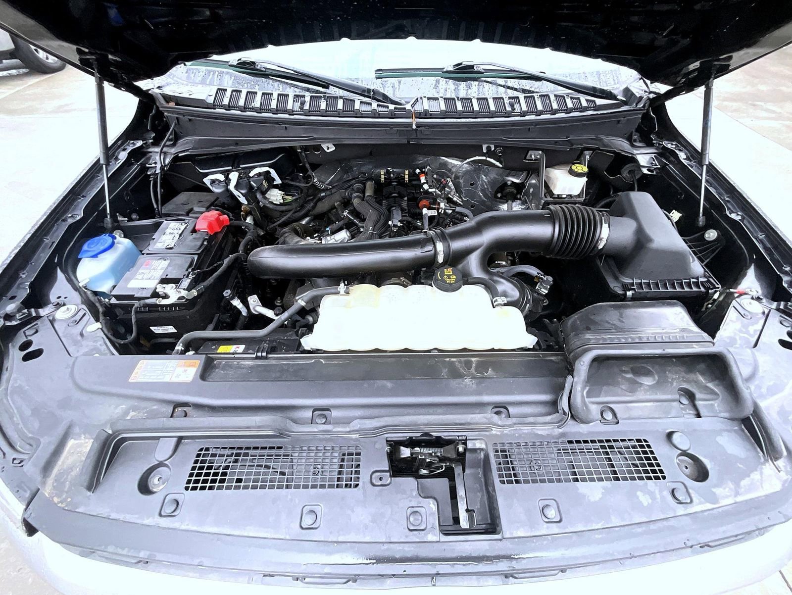 Used 2024 Ford Expedition XLT image 29