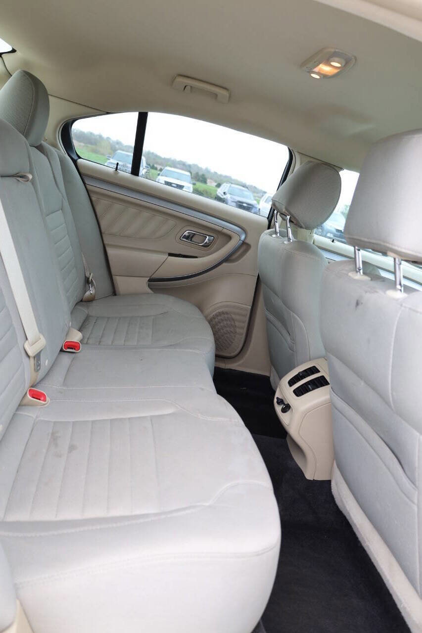 Used 2017 Ford Taurus SE FWD image 16