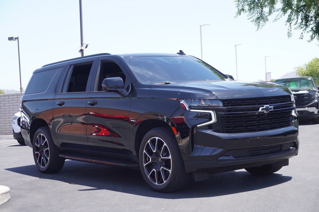 Certified 2023 Chevrolet Suburban RST w/ Sport Performance Package AWD/4WD image 4