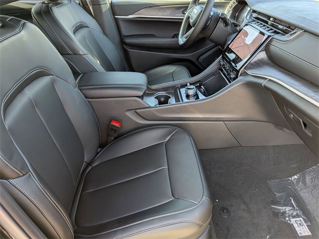 New 2025 Jeep Grand Cherokee Limited w/ Black Appearance Package image 30