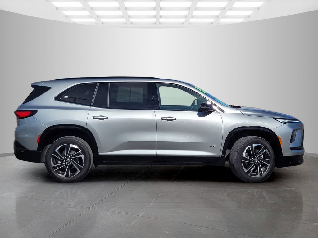 Used 2025 Buick Enclave Sport Touring image 3