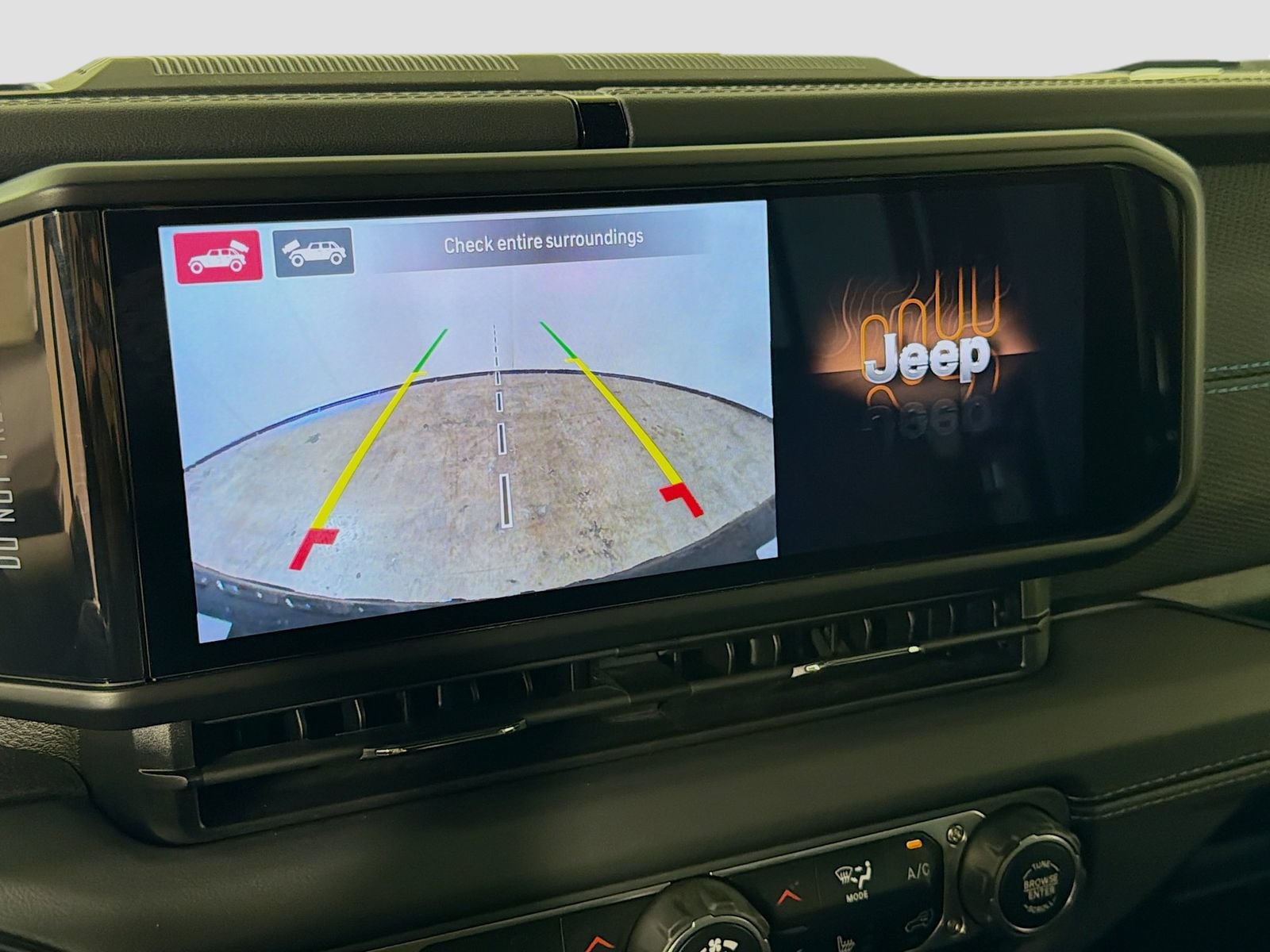 Used 2025 Jeep Wrangler Unlimited Rubicon 4xe AWD/4WD image 16