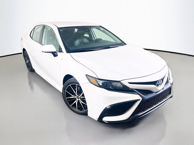 Used 2021 Toyota Camry SE FWD image 2