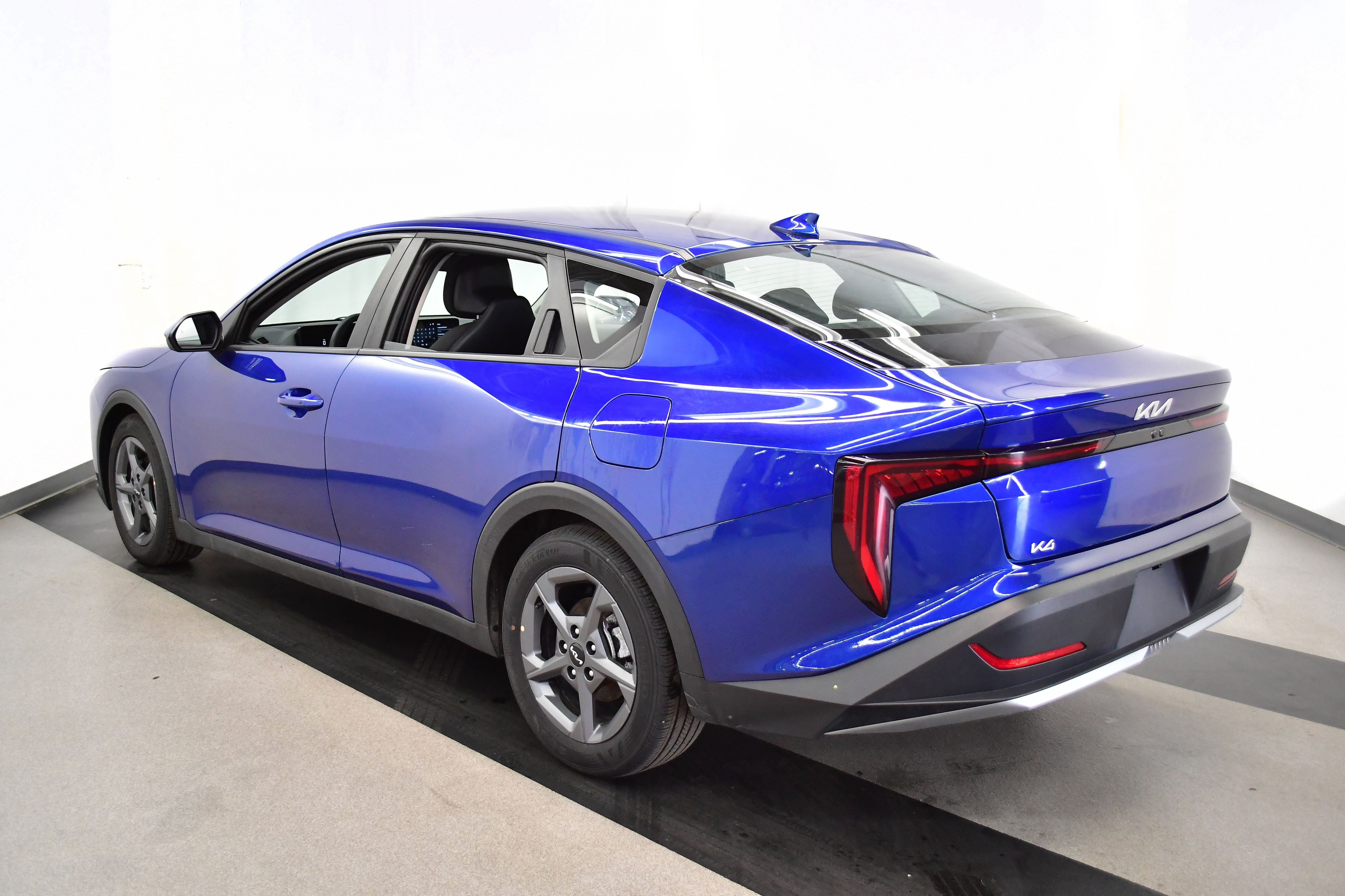 Used 2025 Kia K4 image 5