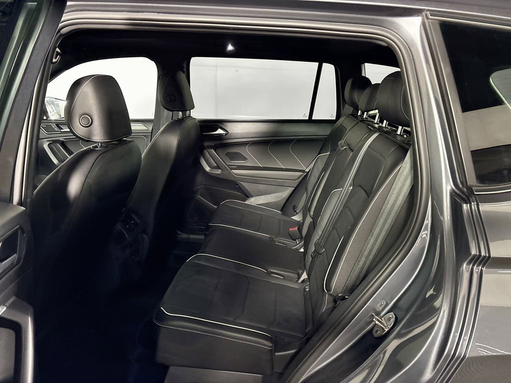 Certified 2022 Volkswagen Tiguan SEL R-Line image 21