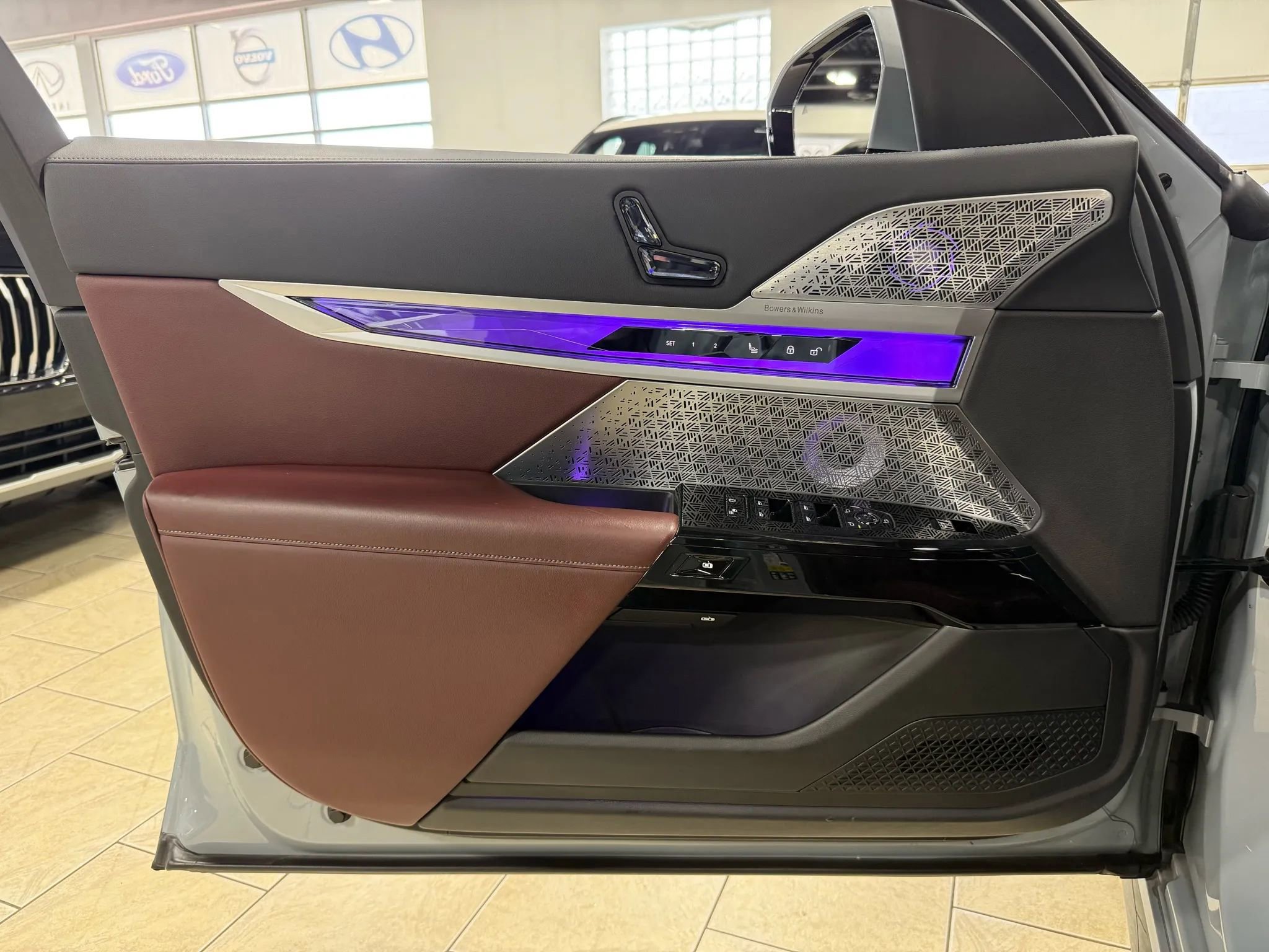 Used 2023 BMW 760i xDrive w/ Luxury Rear Seating Package image 29