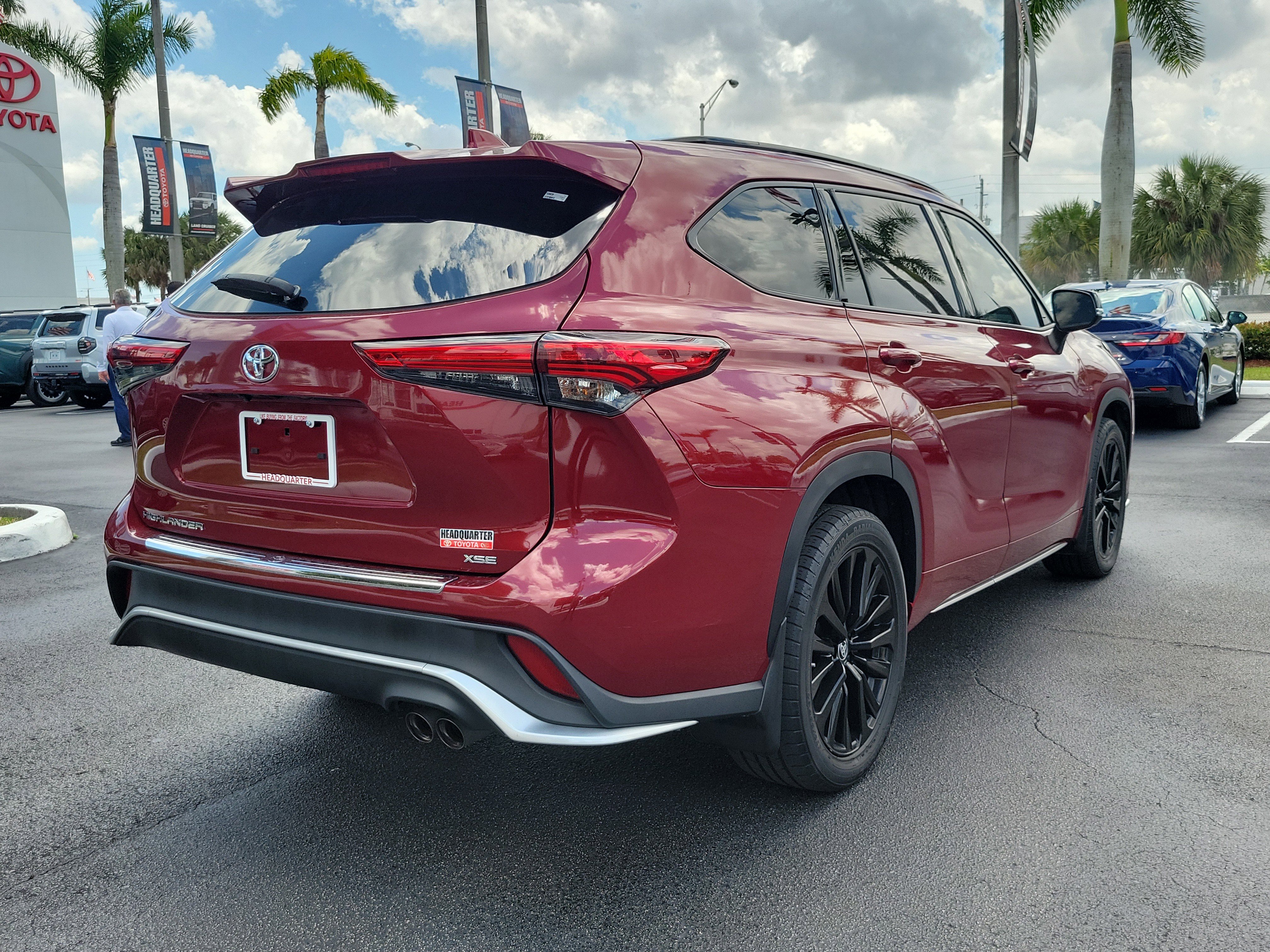 Used 2023 Toyota Highlander XSE FWD image 12