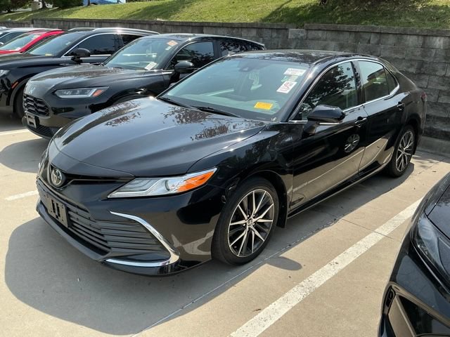 Used 2023 Toyota Camry XLE w/ Cold Weather Package AWD/4WD image 6