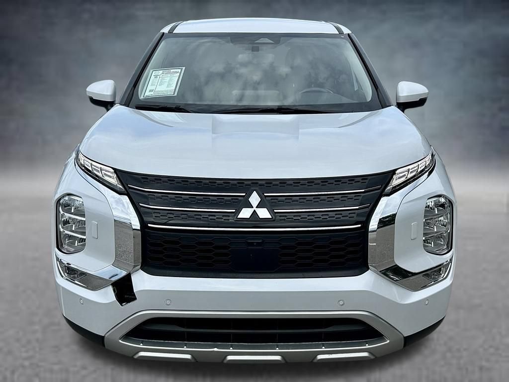 Used 2024 Mitsubishi Outlander SE AWD/4WD image 2