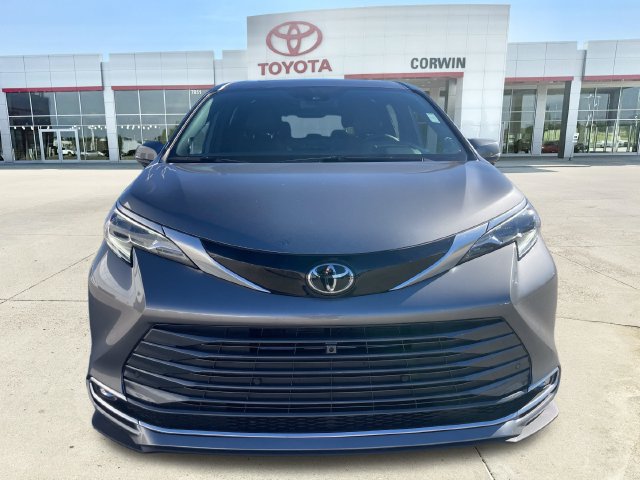 Used 2026 Toyota Sienna Platinum AWD/4WD image 8