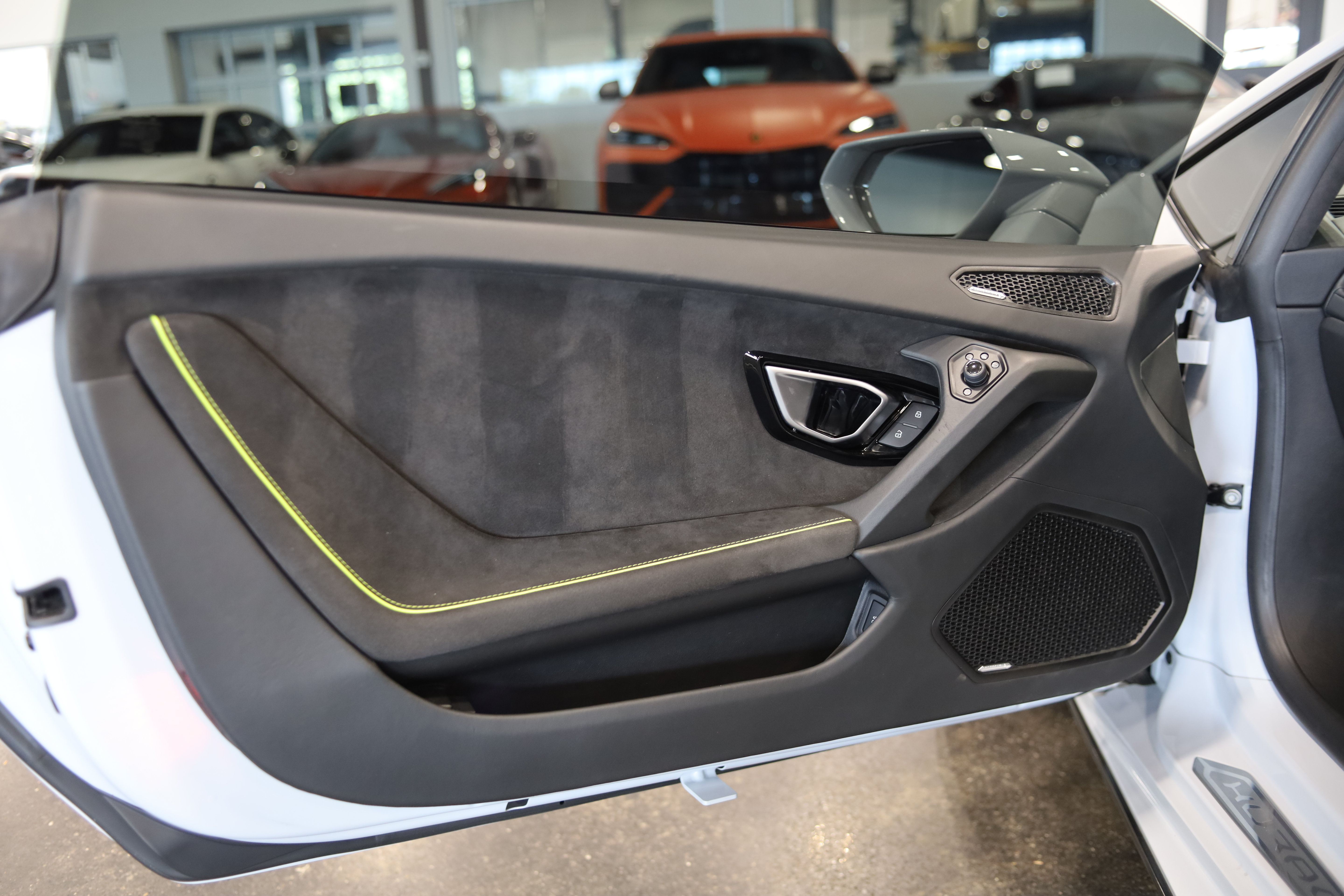 Used 2021 Lamborghini Huracan EVO AWD/4WD image 13