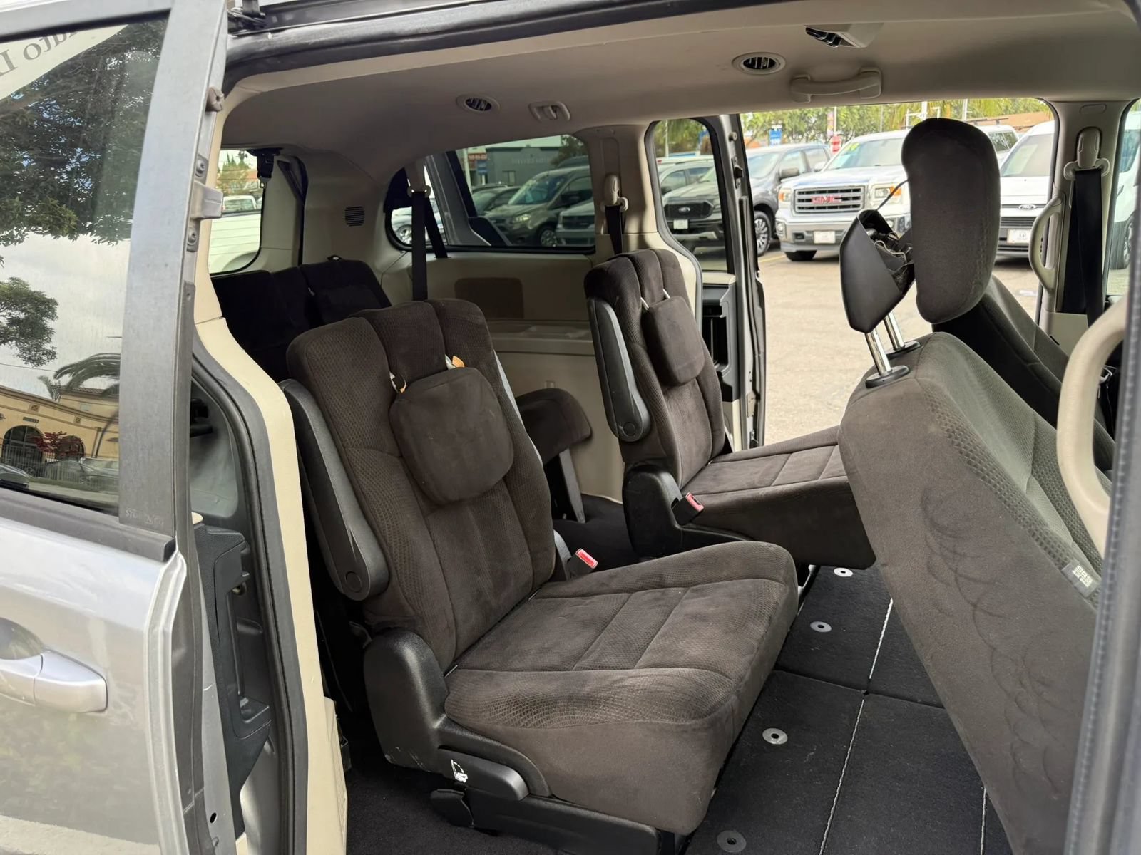 Used 2013 Dodge Grand Caravan SXT FWD image 17