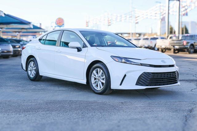 Used 2025 Toyota Camry LE image 1