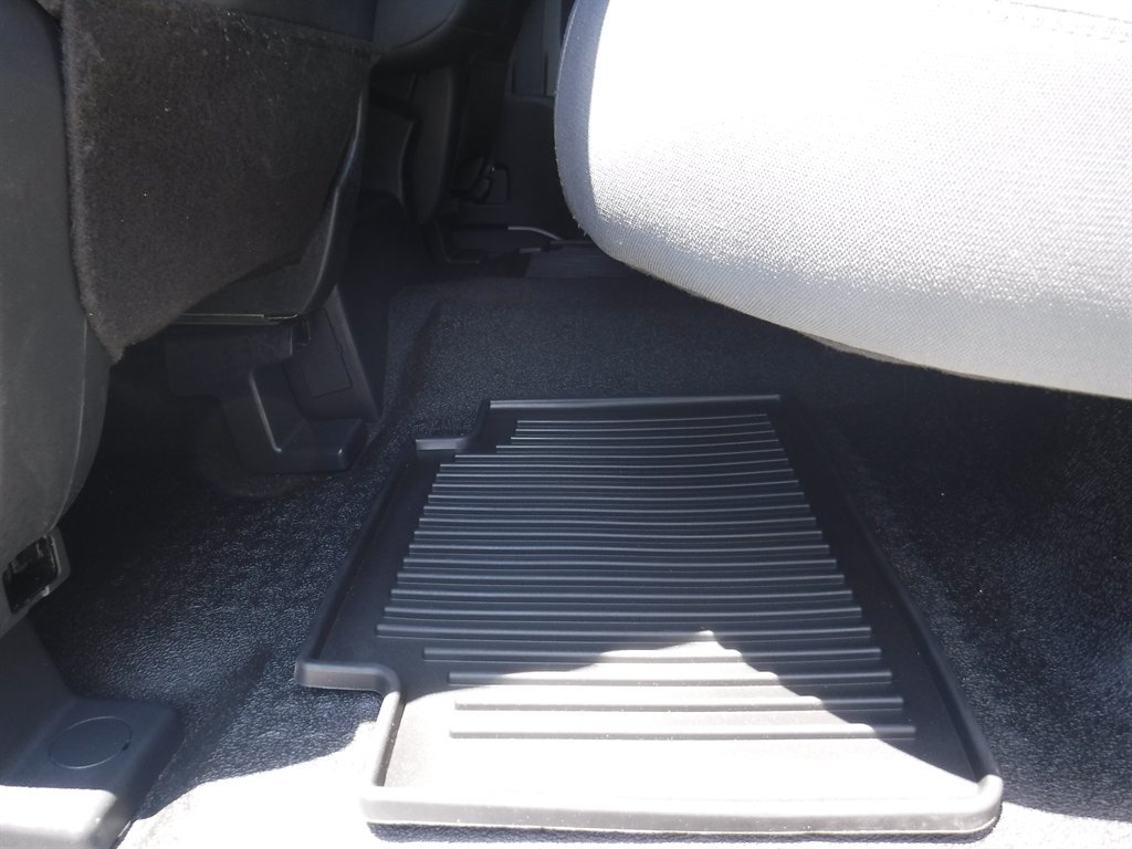 Used 2022 Nissan Titan S RWD image 12