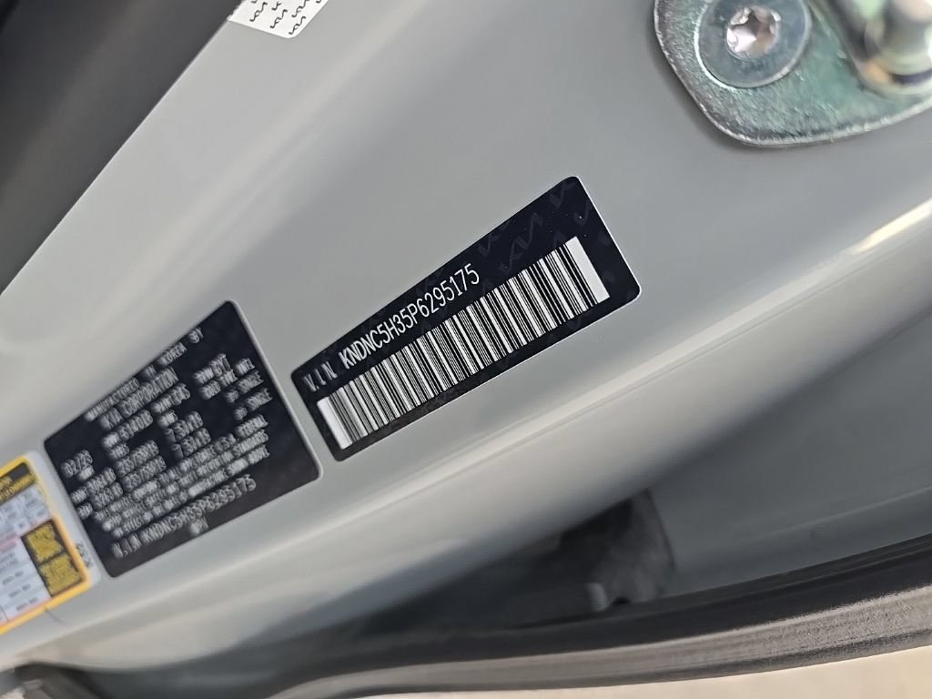 Used 2023 Kia Carnival EX FWD image 15
