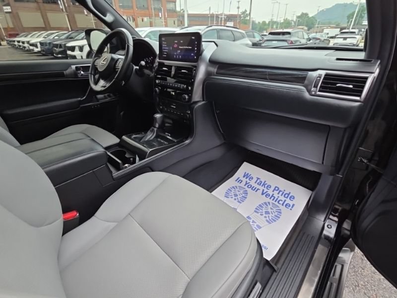 Used 2023 Lexus GX 460 w/ Black Line Special Edition AWD/4WD image 14