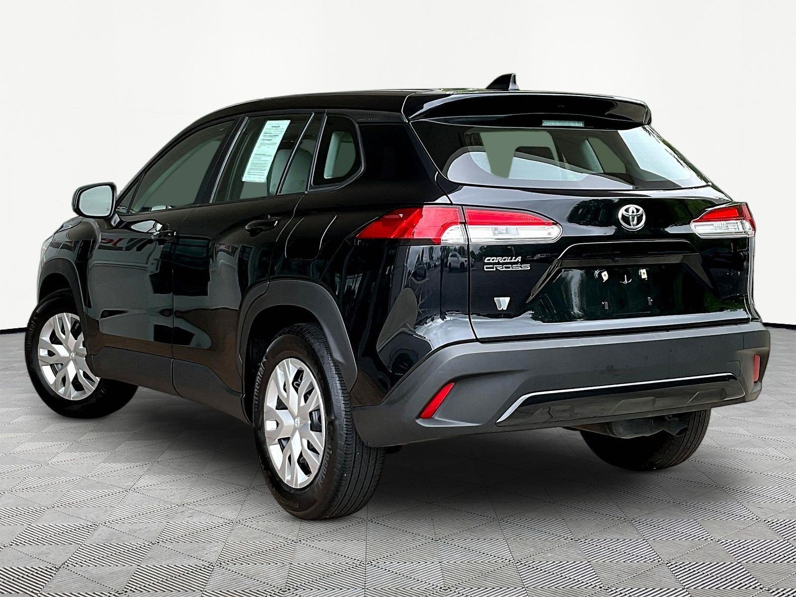 Used 2024 Toyota Corolla Cross L FWD image 4