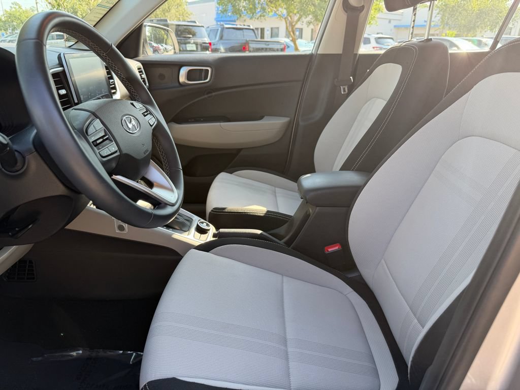Used 2023 Hyundai Venue SEL FWD image 17