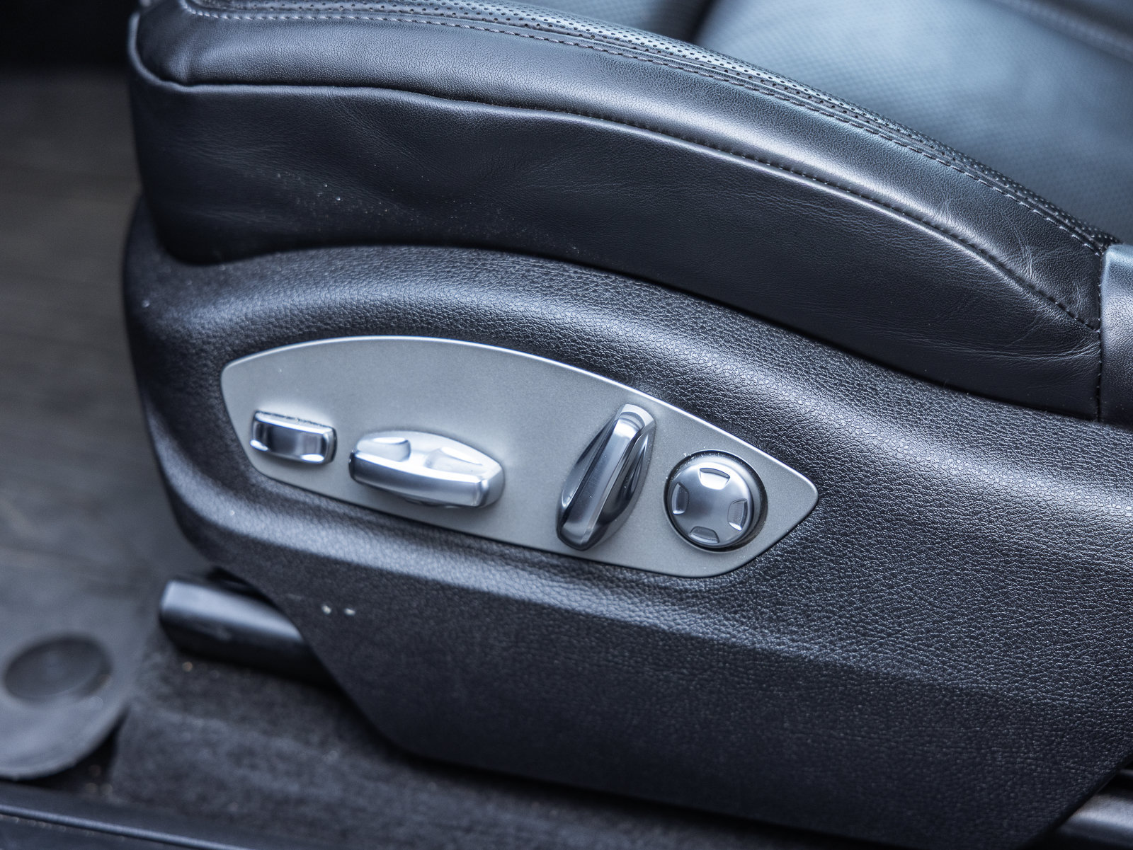 Certified 2026 Porsche Macan AWD/4WD image 16