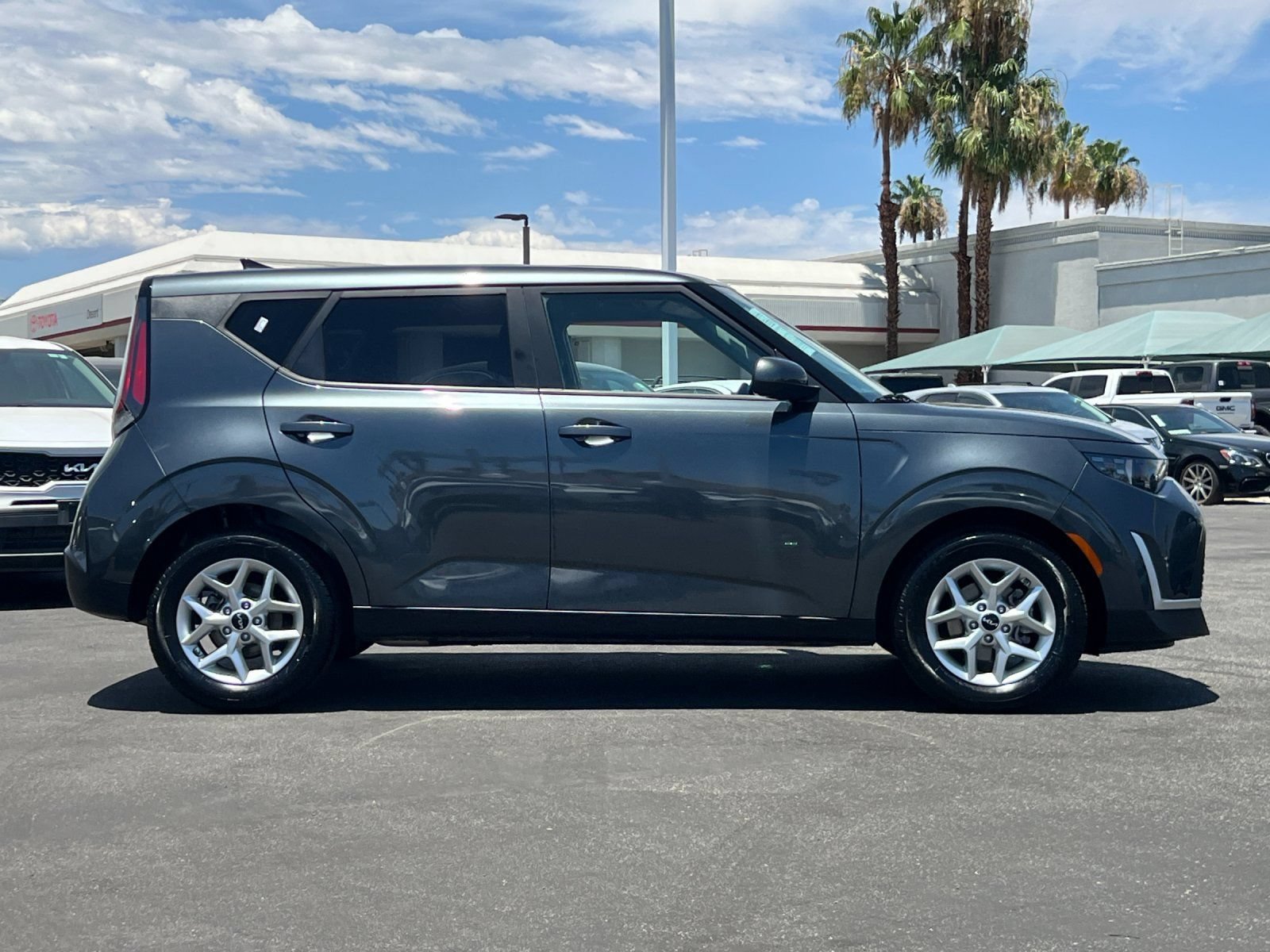 Certified 2023 Kia Soul LX w/ LX Technology Package FWD image 2