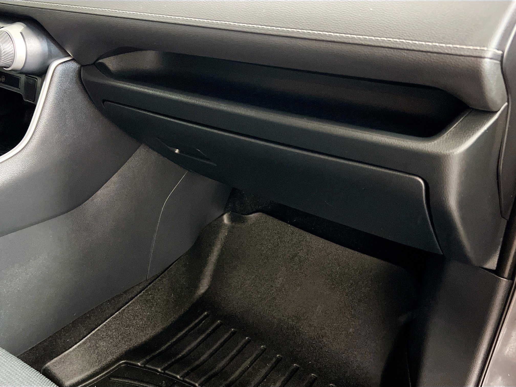 Used 2019 Toyota RAV4 LE FWD image 34