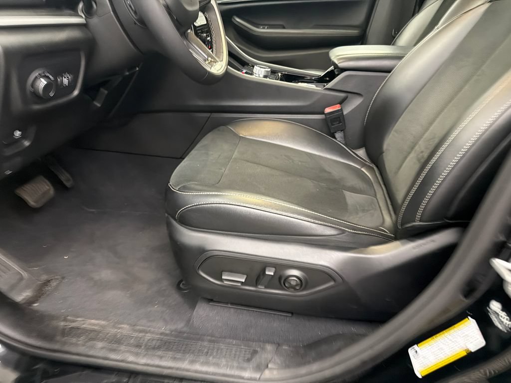 Used 2023 Jeep Grand Cherokee L Laredo RWD image 10
