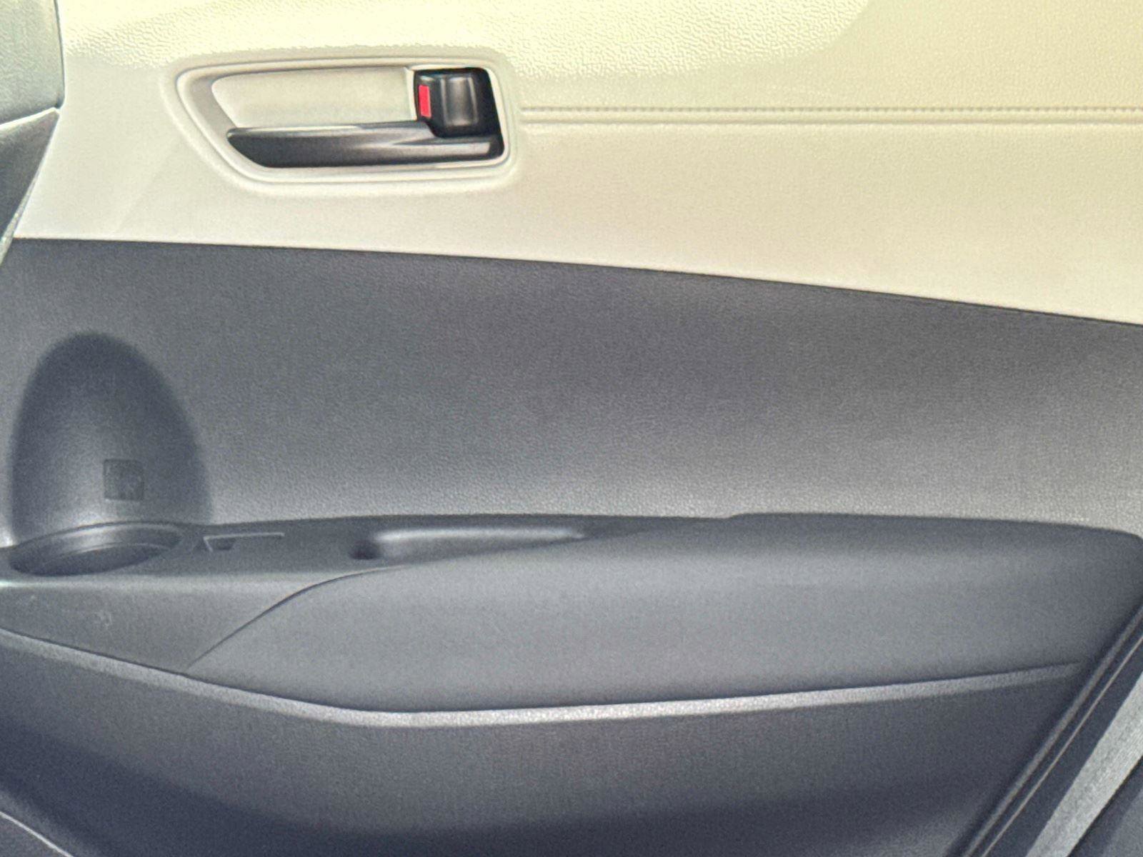 Used 2023 Toyota Corolla Cross LE w/ Moonroof Package image 13