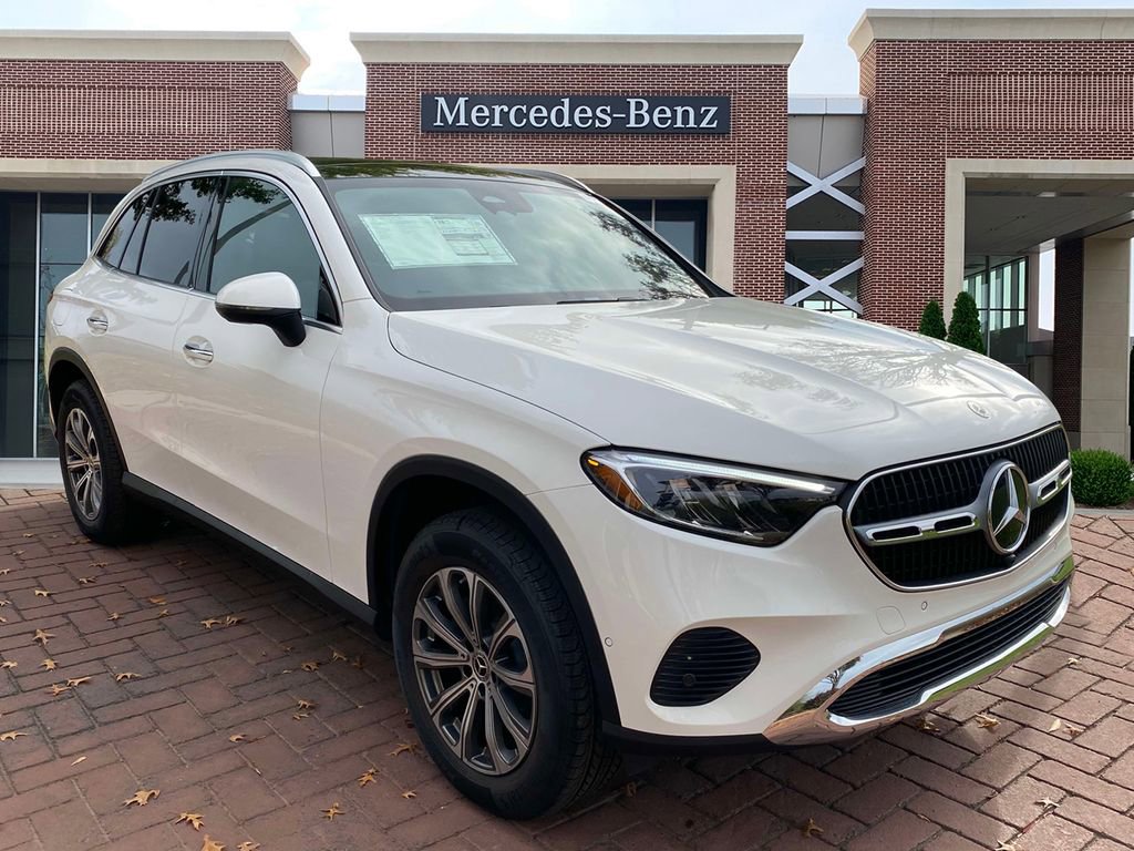 Certified 2025 Mercedes-Benz GLC 300 4MATIC image 3