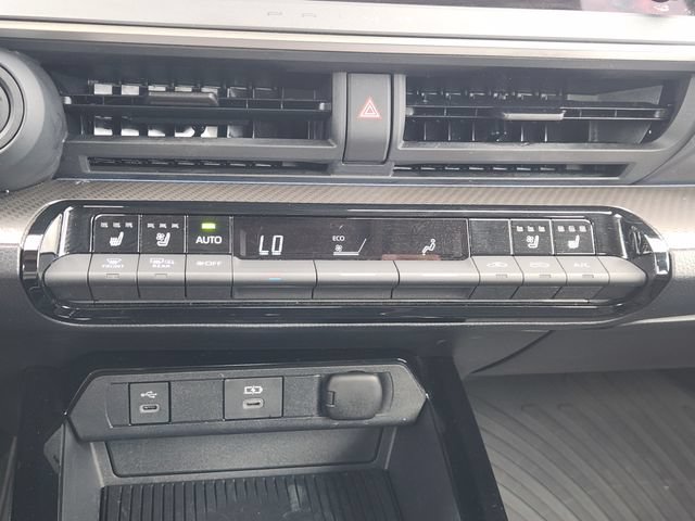 Used 2025 Toyota Prius Limited w/ Limited Premium Package FWD image 14