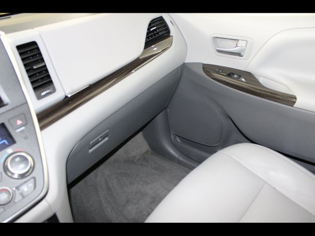 Used 2017 Toyota Sienna XLE w/ XLE Navigation Package FWD image 16