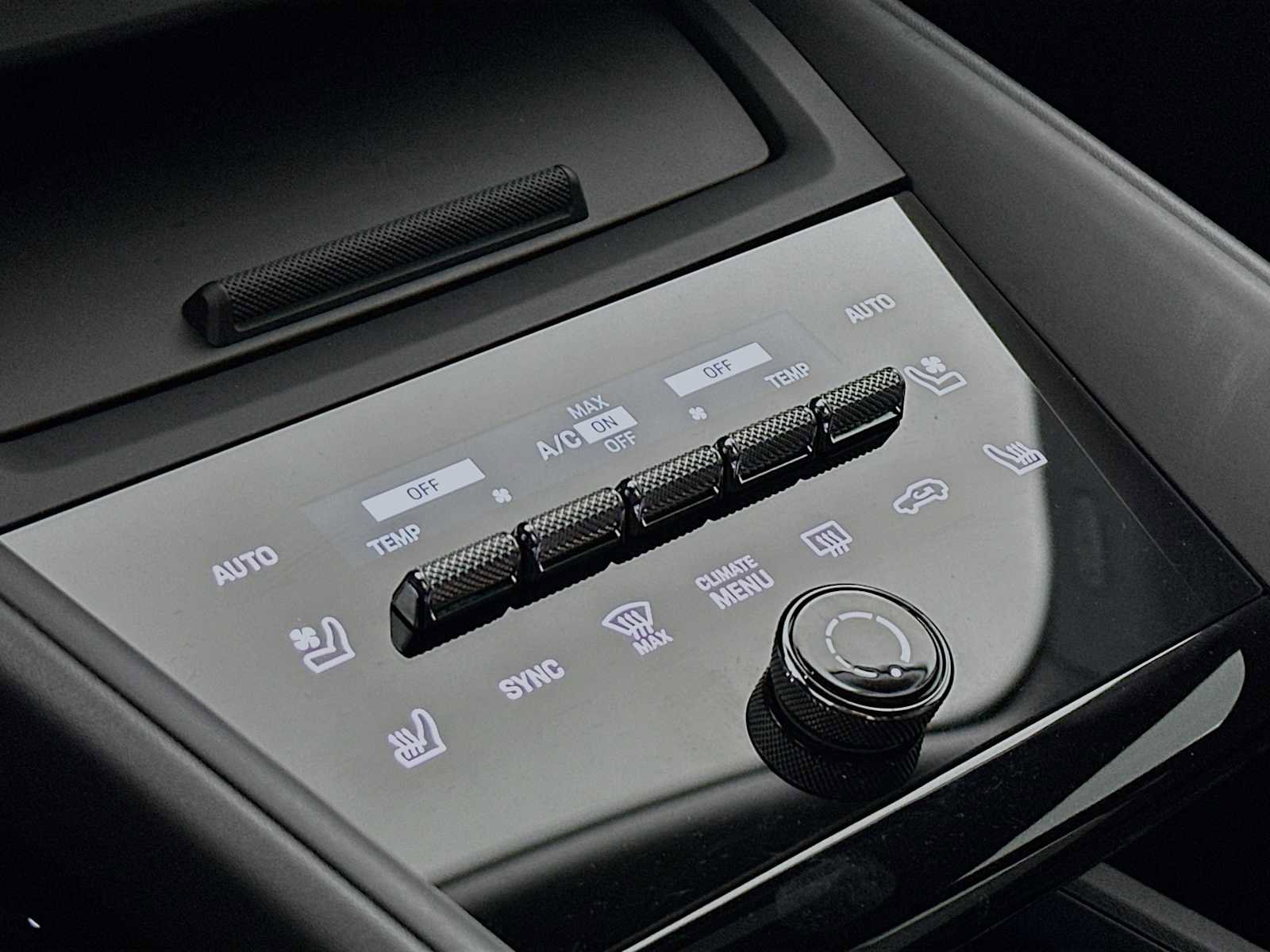 Certified 2025 Porsche Macan Electric image 20