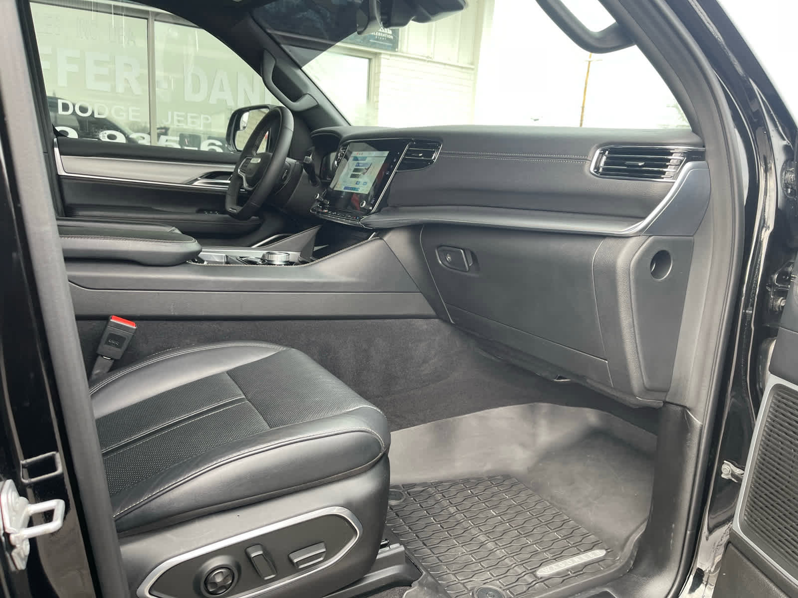 Used 2024 Jeep Wagoneer Series II image 10