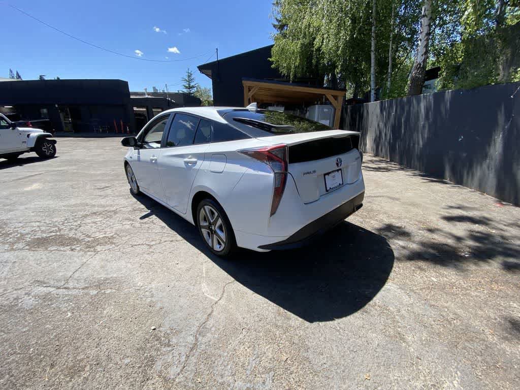 Used 2016 Toyota Prius Three Touring FWD image 4