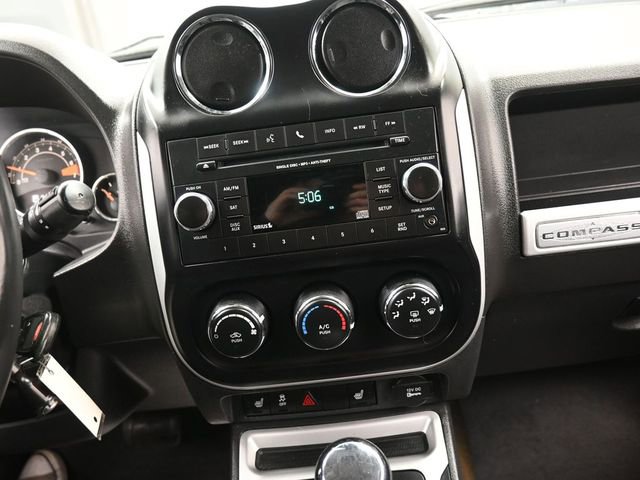 Used 2016 Jeep Compass Latitude image 10