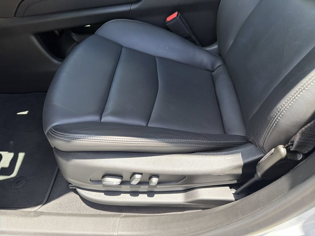 Certified 2025 Cadillac XT6 Premium Luxury FWD image 21