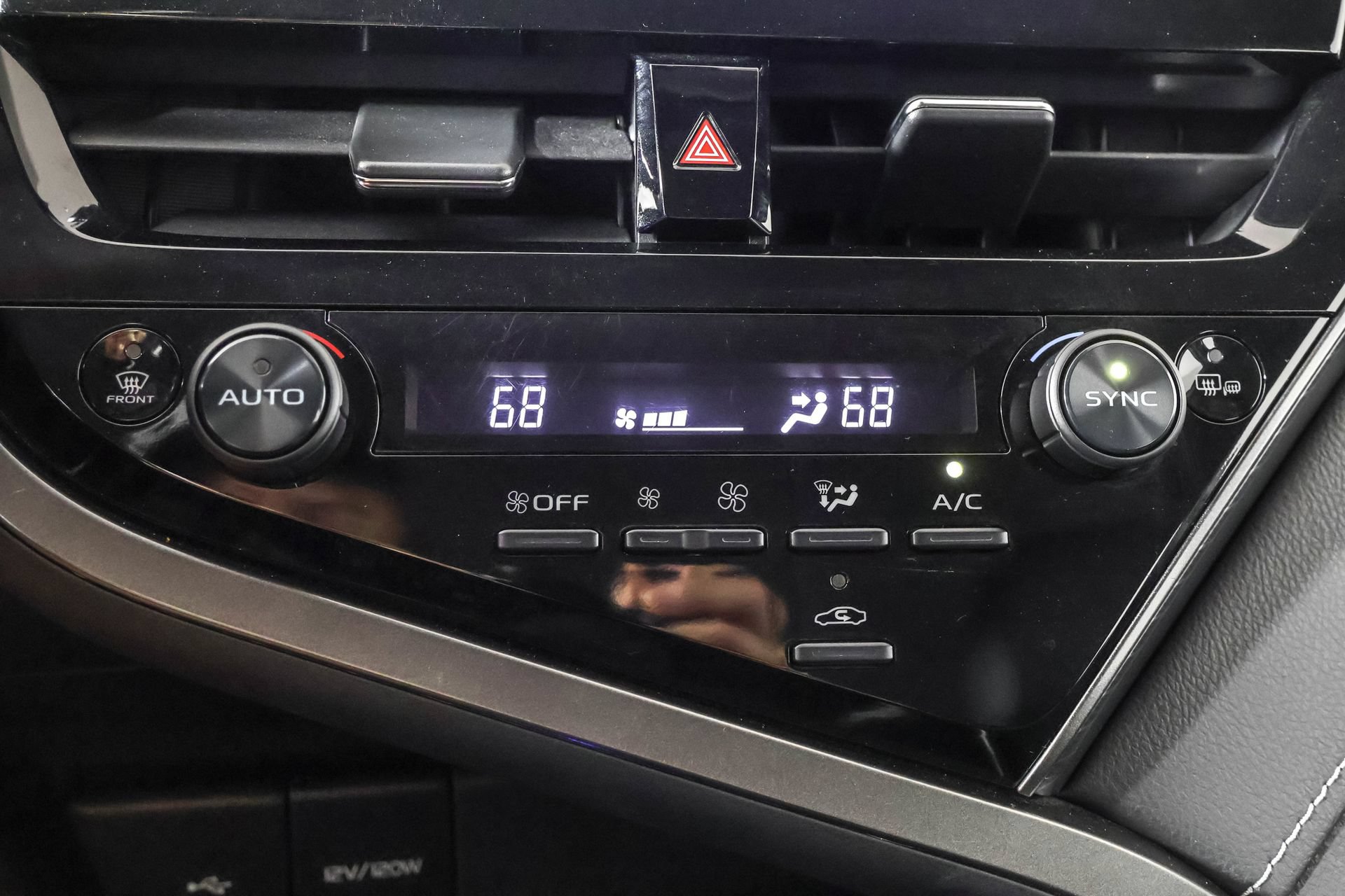 Used 2022 Toyota Camry SE FWD image 30