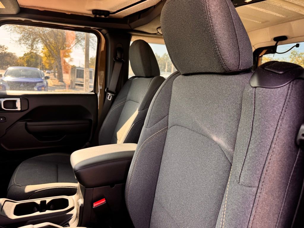 Used 2025 Jeep Wrangler Sport image 13