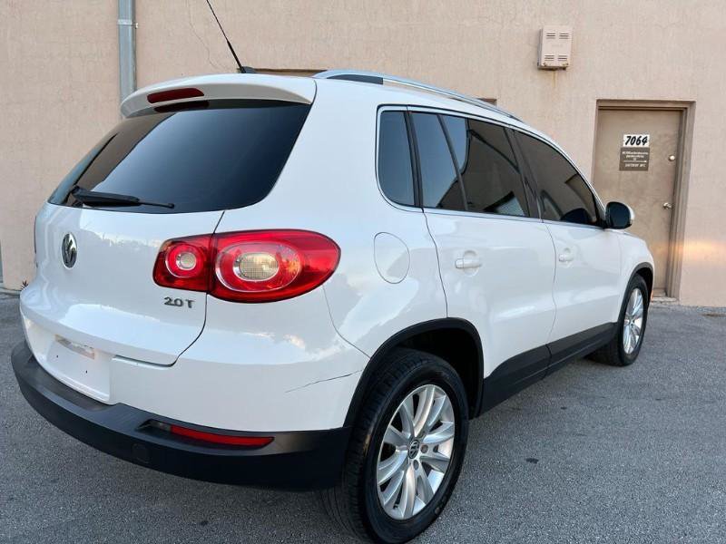 Used 2009 Volkswagen Tiguan SEL FWD image 2