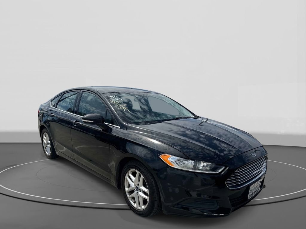 Used 2016 Ford Fusion SE image 2