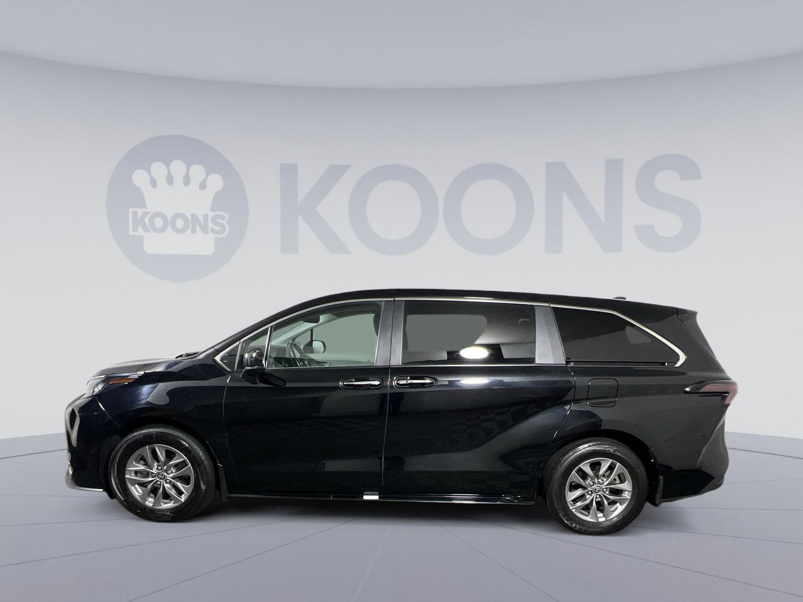Used 2023 Toyota Sienna XLE