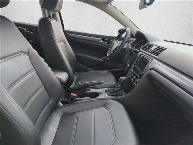 Used 2018 Volkswagen Passat 2.0T R-Line image 25