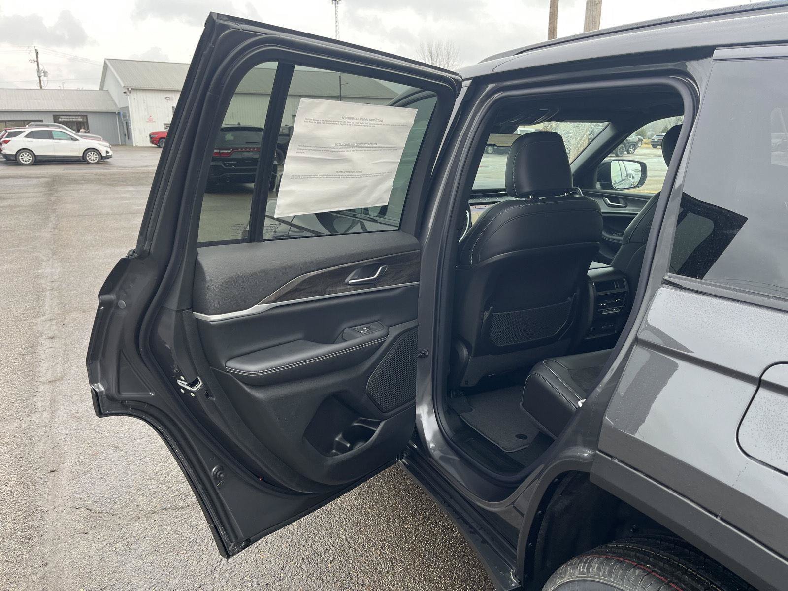 New 2026 Jeep Grand Cherokee Altitude AWD/4WD image 28