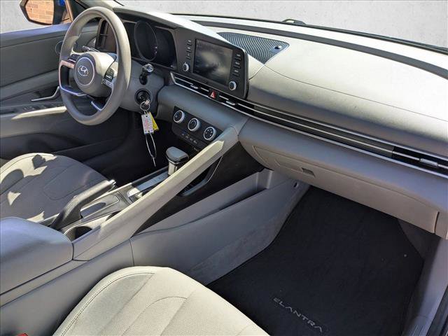Used 2022 Hyundai Elantra SE FWD image 22