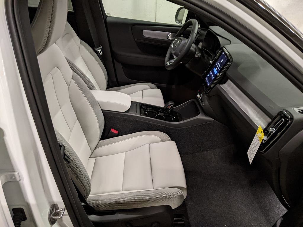 New 2026 Volvo EX40 Plus w/ Climate Package RWD image 22