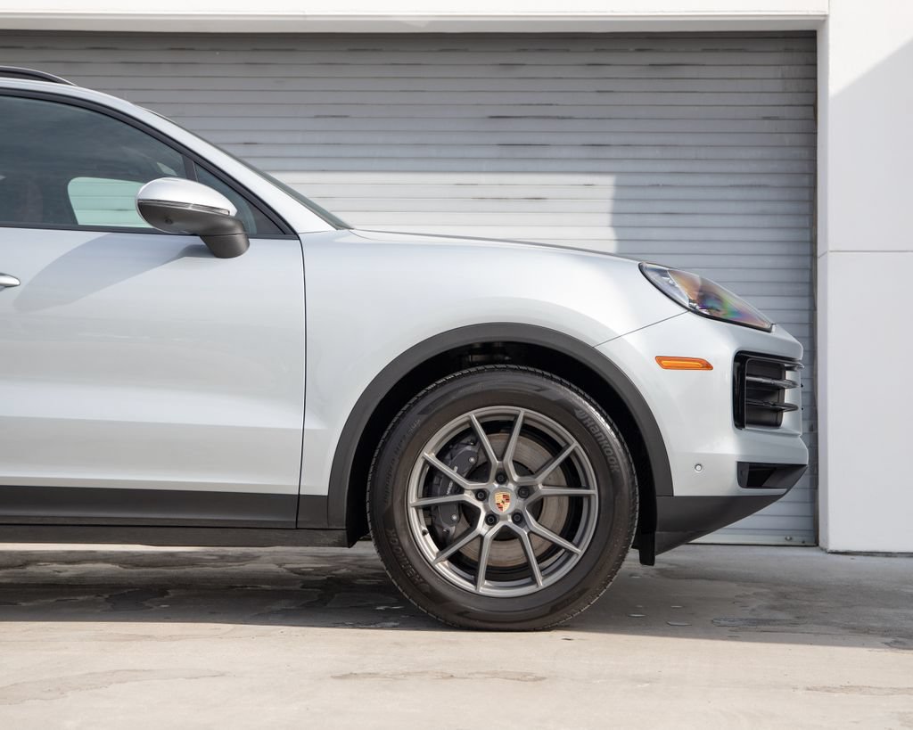 Certified 2026 Porsche Cayenne AWD/4WD image 9