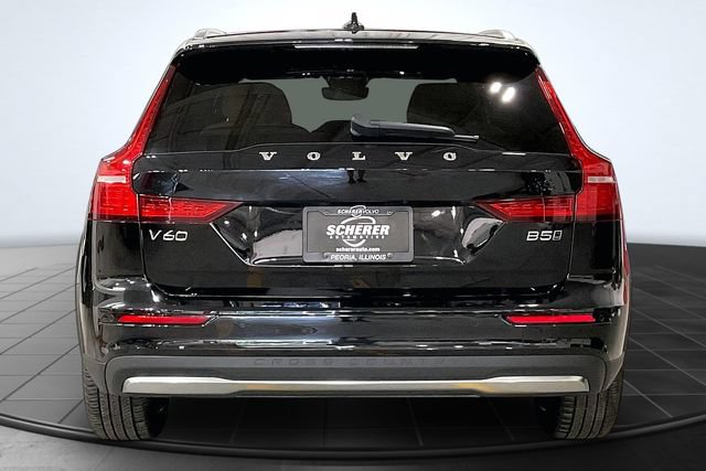 Certified 2025 Volvo V60 B5 Cross Country Ultra AWD/4WD image 5