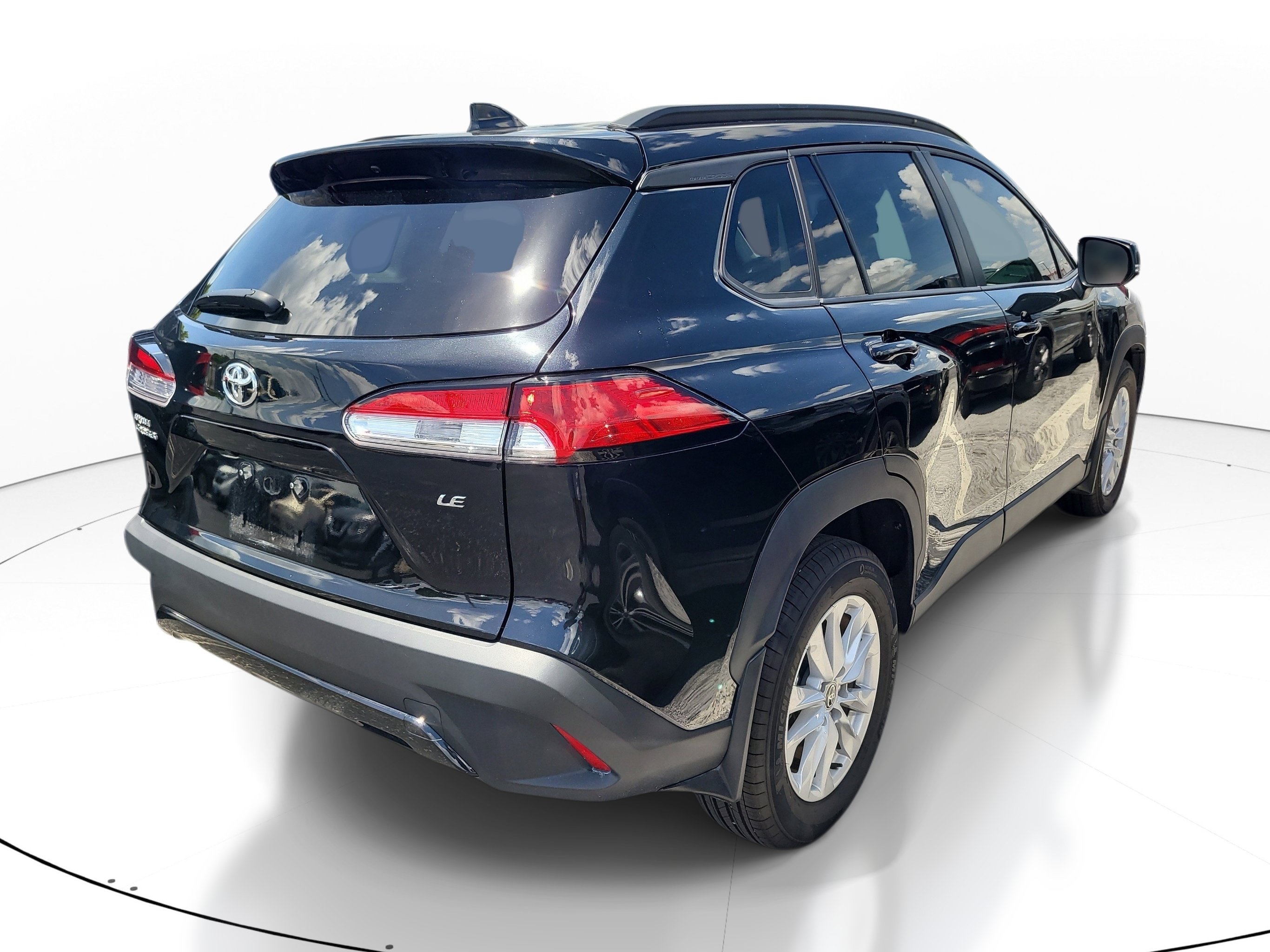 Certified 2025 Toyota Corolla Cross LE FWD image 7