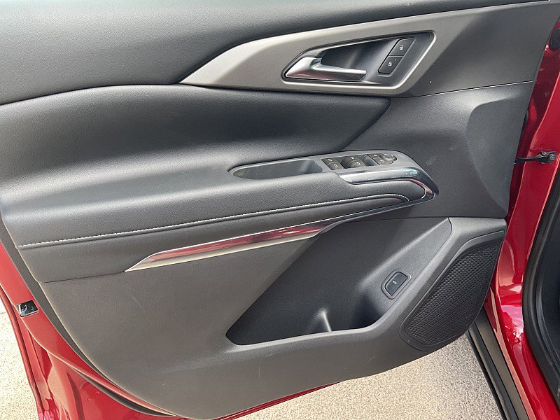 New 2026 Chevrolet Traverse LT w/ Driver Confidence Package AWD/4WD image 10