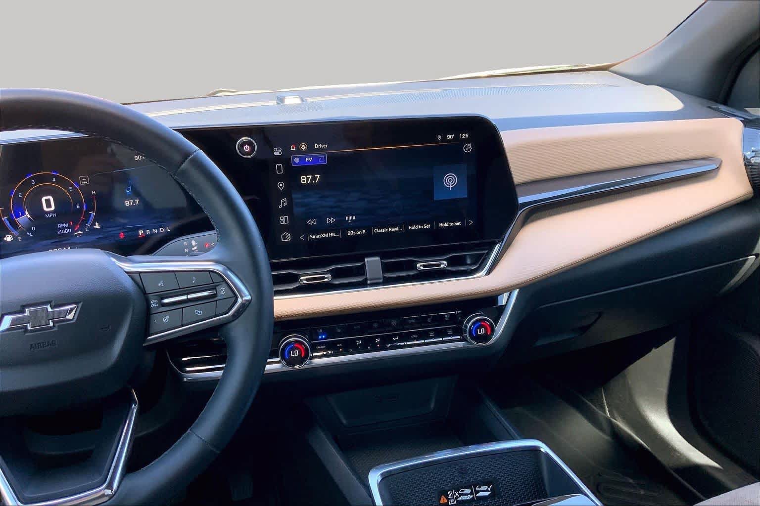 Used 2025 Chevrolet Equinox ACTIV w/ Safety and Technology Package FWD image 7