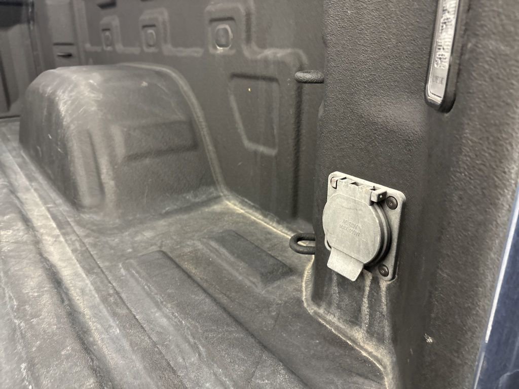 Used 2022 Chevrolet Silverado 1500 ZR2 image 17